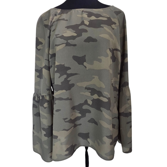 ⭐️Banana Republic Camouflage Blouse With Bell Sleeves  Size MED - Picture 1 of 5